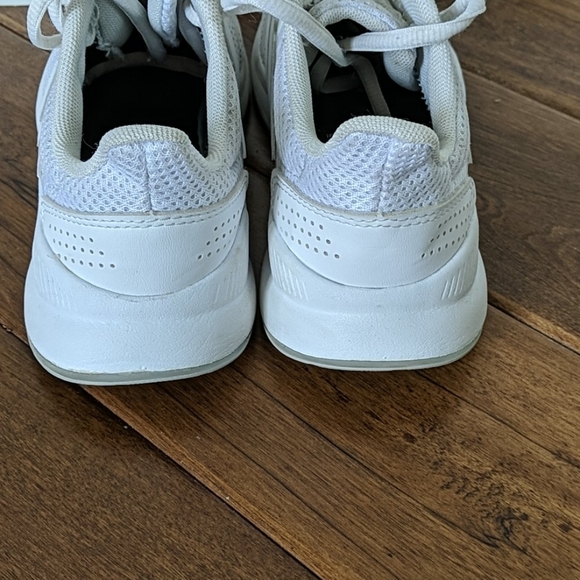 White Adidas tennis shoes - Picture 4 of 6